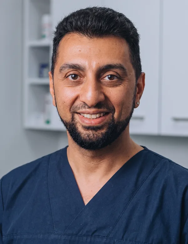Dt. Ahmet Mustafa Zeren oral surgery and implant dentist Istanbul
